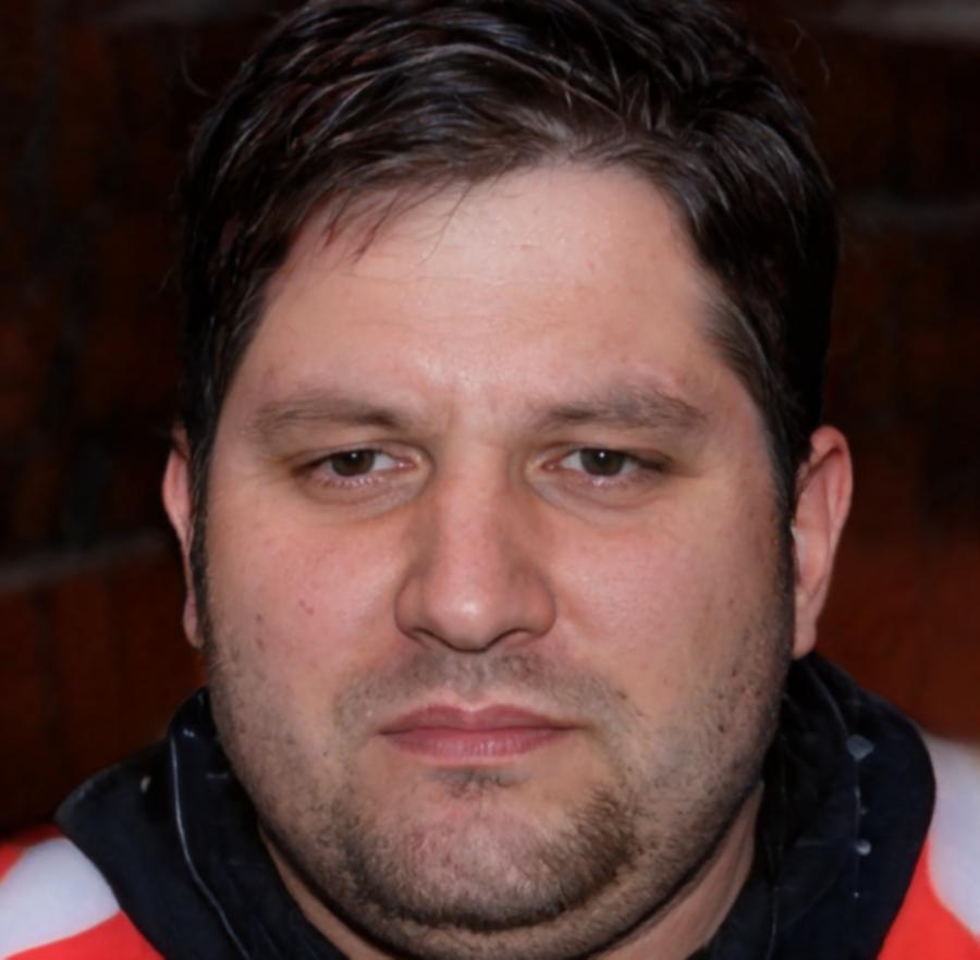 Michael Thompson, Instructor Senior de Finanzas